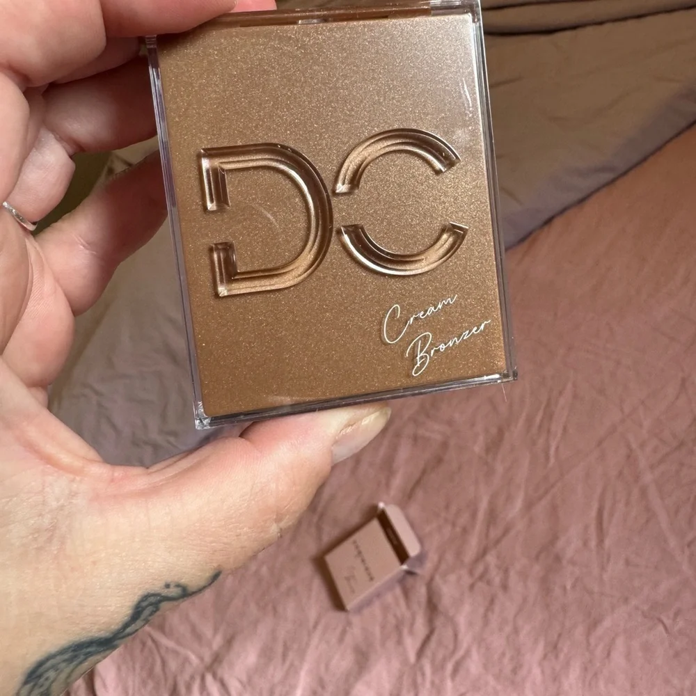 NIB Dominque Cosmetics silk tone Cream Bronzer med tan